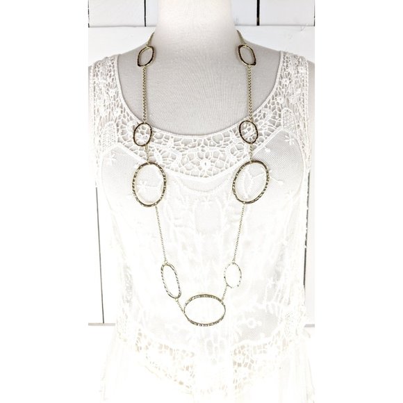 Vintage gold tone metal hammered wire long chain necklace - Picture 3 of 3